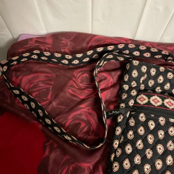 Vera Bradley med size purse - Picture 3 of 10